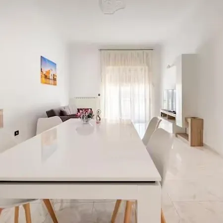 Apartment 8 Guests Ac, Balcony And Wifi