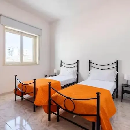 8 Guests Ac, Balcony And Wifi Apartment Noto