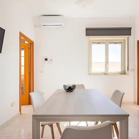 Apartment 8 Guests Ac, Balcony And Wifi