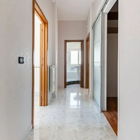 Apartment 8 Guests Ac, Balcony And Wifi