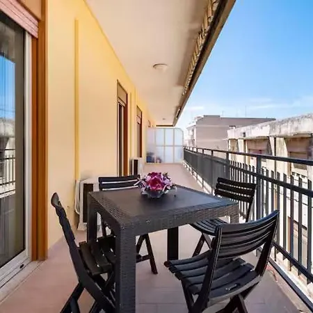 8 Guests Ac, Balcony And Wifi Noto