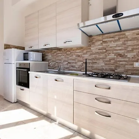 8 Guests Ac, Balcony And Wifi Apartment Noto
